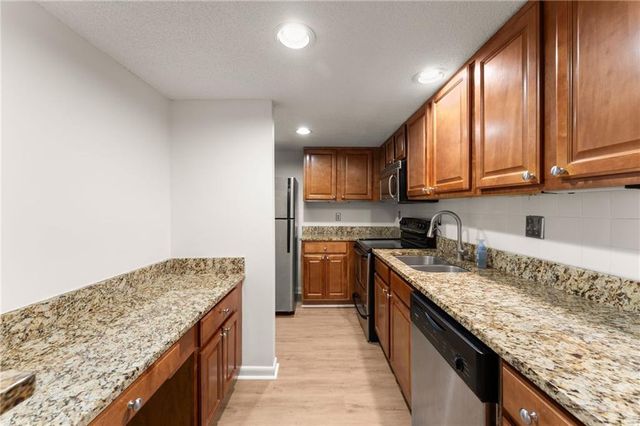 6900 Roswell Road Q17, Sandy Springs, GA 30328