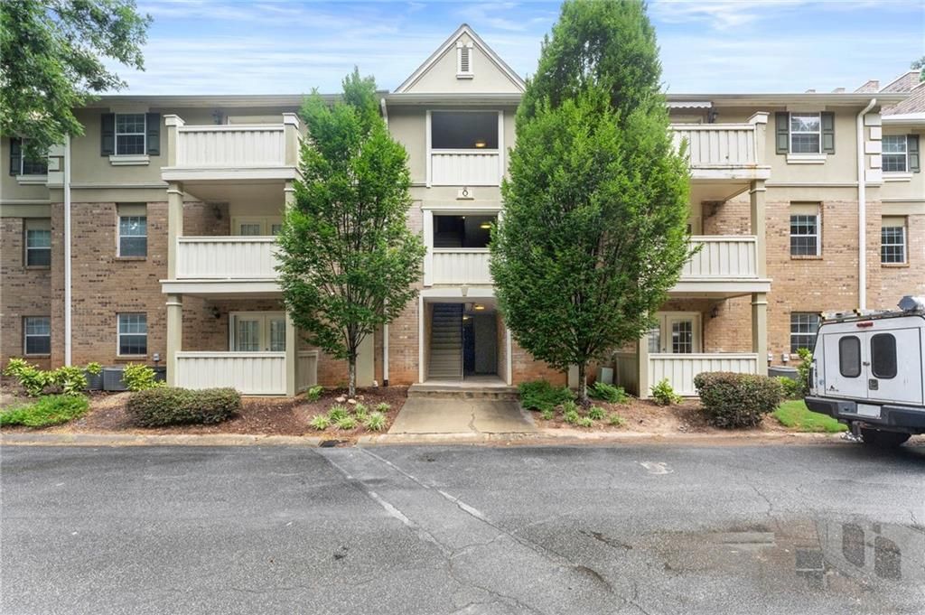 6900 Roswell Road Q17, Sandy Springs, GA 30328
