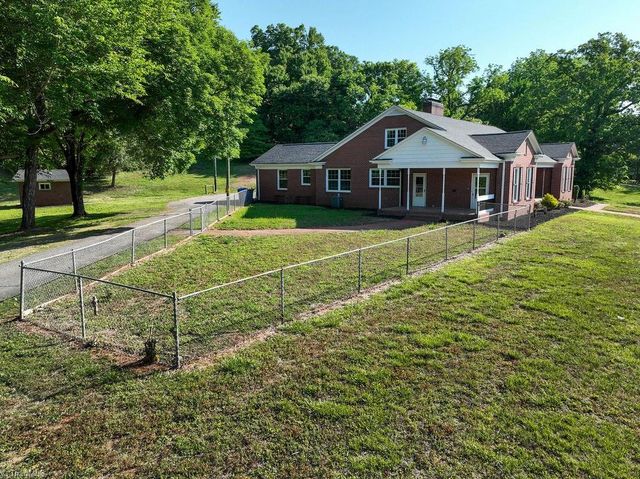 1006 F Street, North Wilkesboro, NC 28659