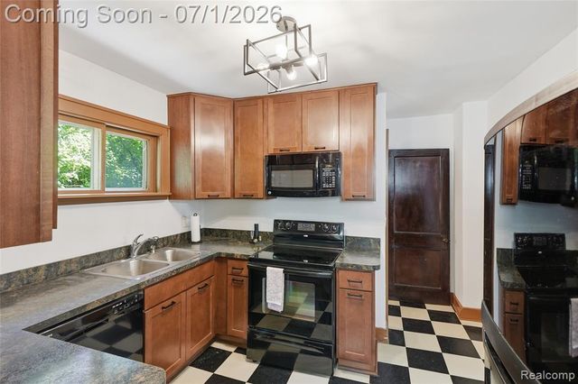 715 Laprairie Street, Ferndale, MI 48220