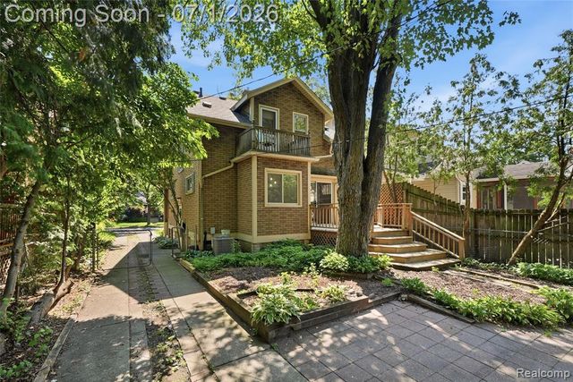 715 Laprairie Street, Ferndale, MI 48220