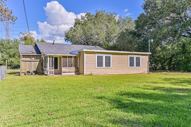 1007 Plum Street, La Marque, TX 77568