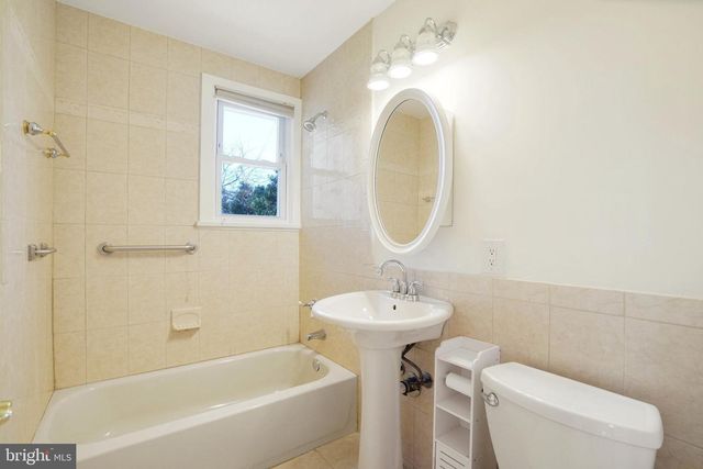 6924 KENFIG DR, Falls Church, VA 22042