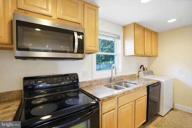 6924 KENFIG DR, Falls Church, VA 22042