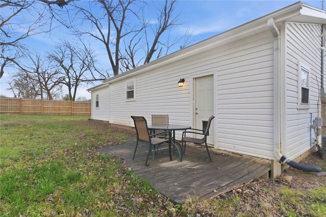 220 W Parks Street, Prairie Grove, AR 72753