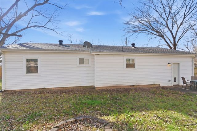 220 W Parks Street, Prairie Grove, AR 72753