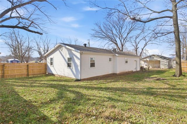 220 W Parks Street, Prairie Grove, AR 72753