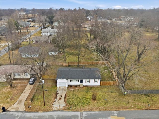 220 W Parks Street, Prairie Grove, AR 72753