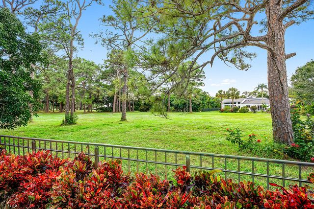 624 Lakewoode Circle W, Delray Beach, FL 33445