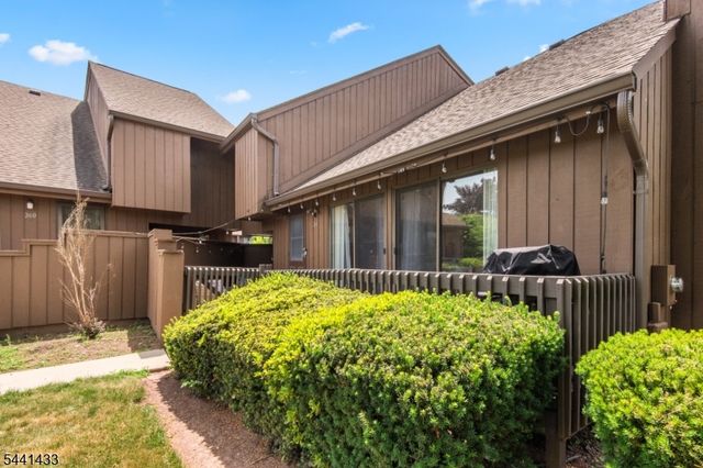 261 Kingsberry Dr, Franklin Twp., NJ 08873