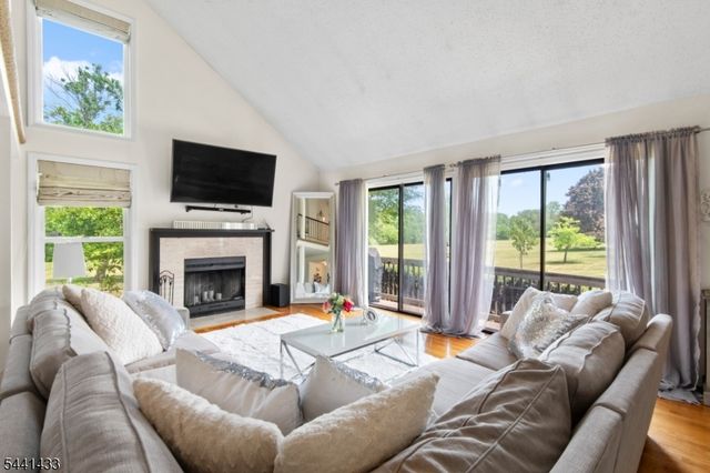 261 Kingsberry Dr, Franklin Twp., NJ 08873