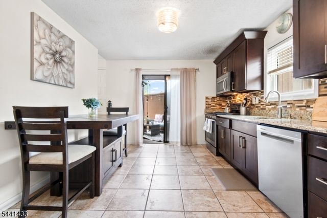 261 Kingsberry Dr, Franklin Twp., NJ 08873