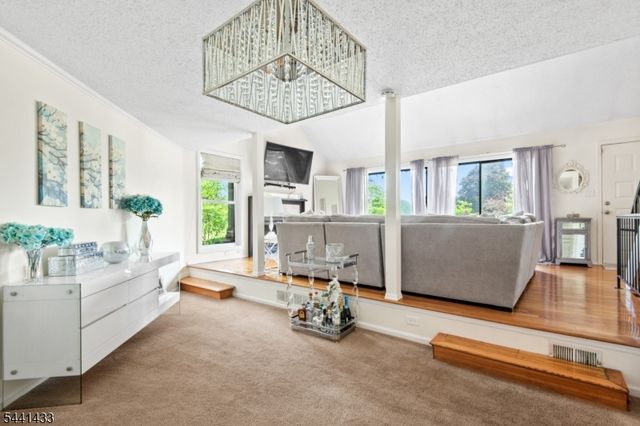 261 Kingsberry Dr, Franklin Twp., NJ 08873