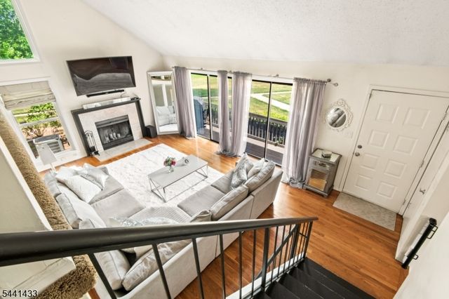 261 Kingsberry Dr, Franklin Twp., NJ 08873