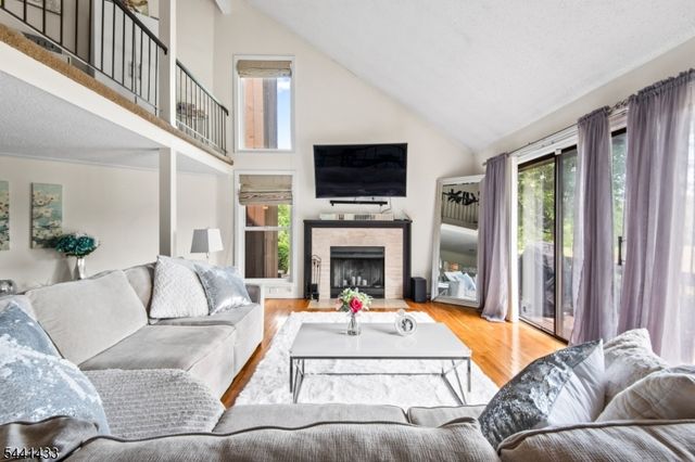261 Kingsberry Dr, Franklin Twp., NJ 08873