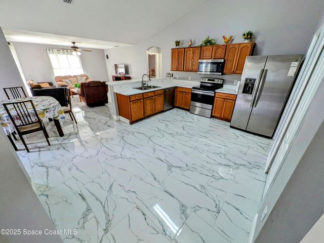 872 Ravenswood Street SE, Palm Bay, FL 32909