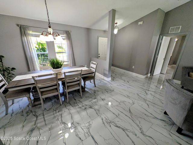 872 Ravenswood Street SE, Palm Bay, FL 32909