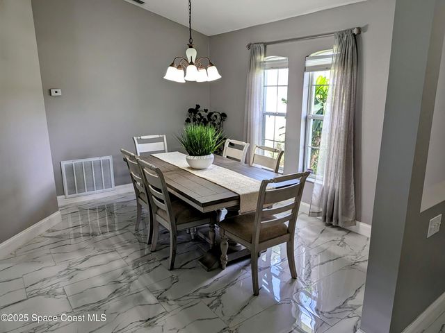 872 Ravenswood Street SE, Palm Bay, FL 32909