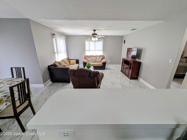 872 Ravenswood Street SE, Palm Bay, FL 32909