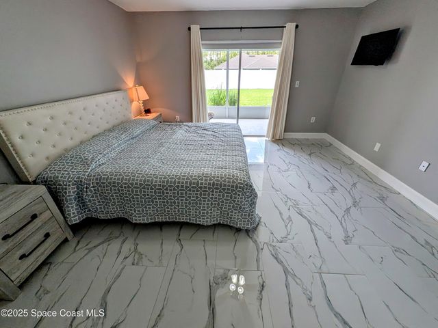 872 Ravenswood Street SE, Palm Bay, FL 32909