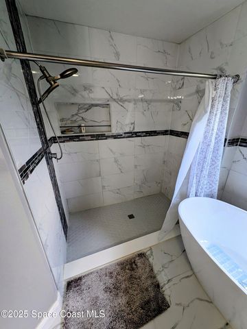 872 Ravenswood Street SE, Palm Bay, FL 32909