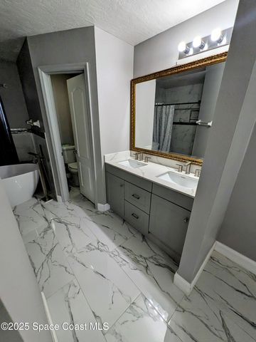 872 Ravenswood Street SE, Palm Bay, FL 32909