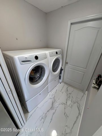 872 Ravenswood Street SE, Palm Bay, FL 32909