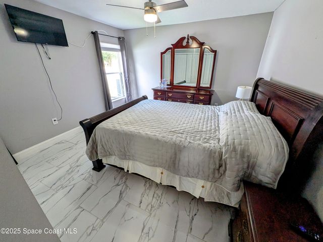 872 Ravenswood Street SE, Palm Bay, FL 32909