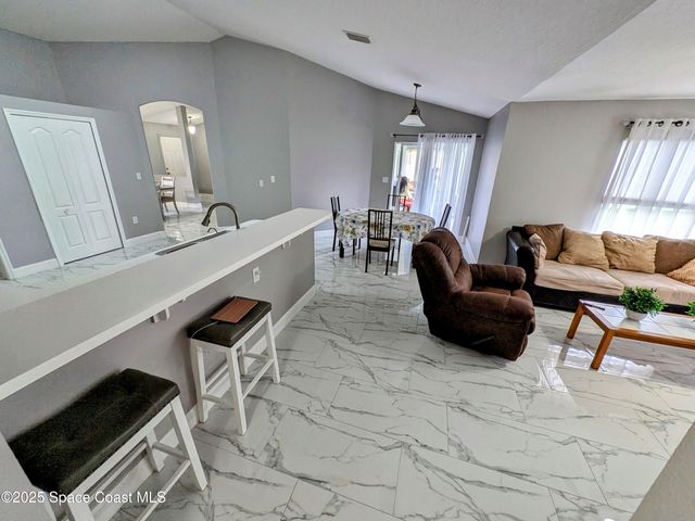 872 Ravenswood Street SE, Palm Bay, FL 32909