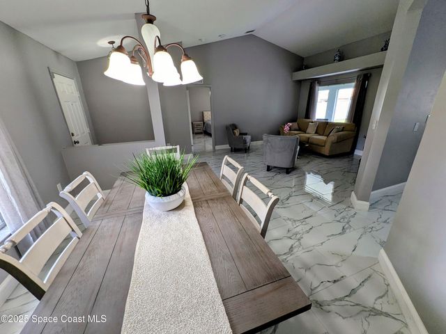 872 Ravenswood Street SE, Palm Bay, FL 32909