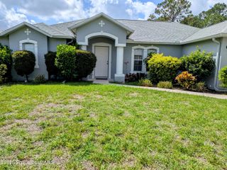 872 Ravenswood Street SE, Palm Bay, FL 32909