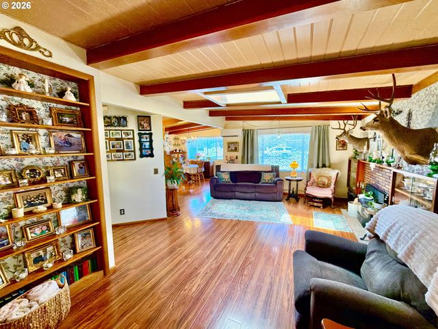 433 FIR St, Brookings, OR 97415