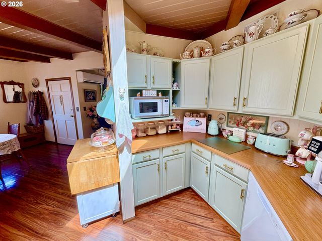 433 FIR St, Brookings, OR 97415