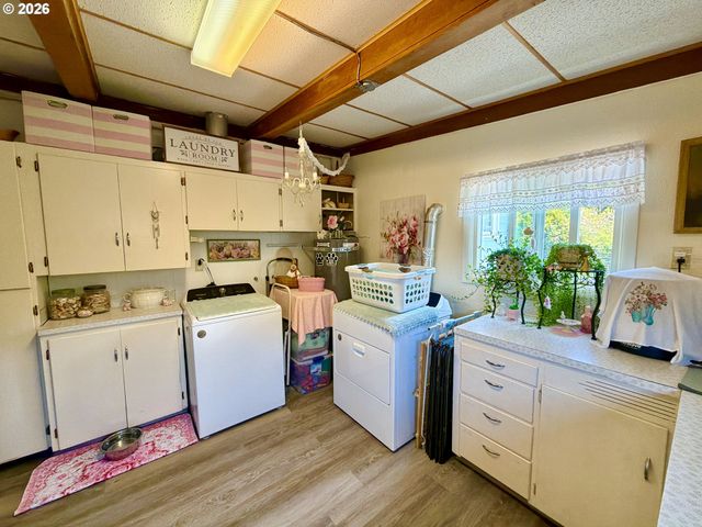 433 FIR St, Brookings, OR 97415