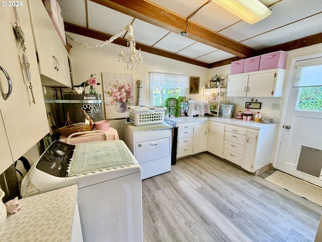 433 FIR St, Brookings, OR 97415