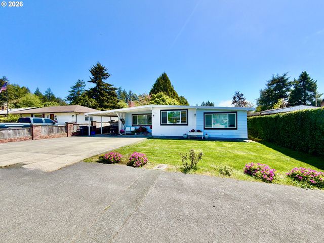 433 FIR St, Brookings, OR 97415