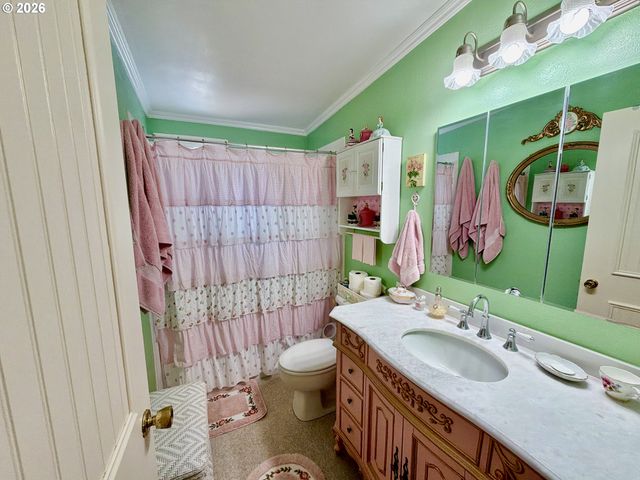 433 FIR St, Brookings, OR 97415