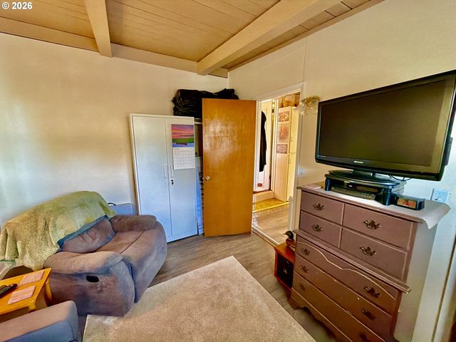 433 FIR St, Brookings, OR 97415
