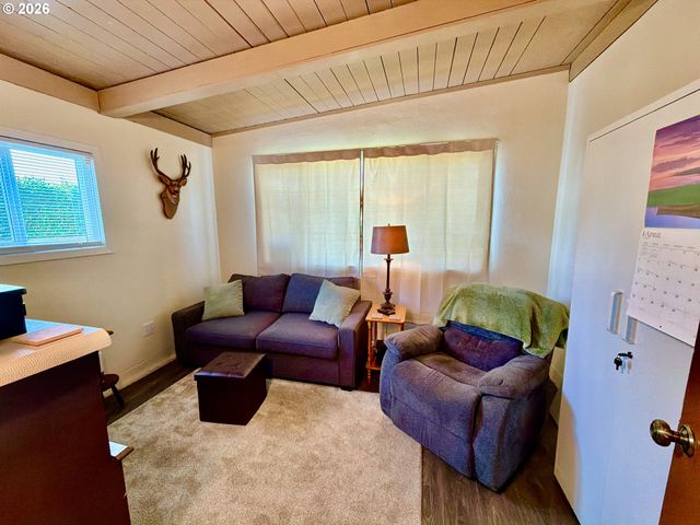 433 FIR St, Brookings, OR 97415