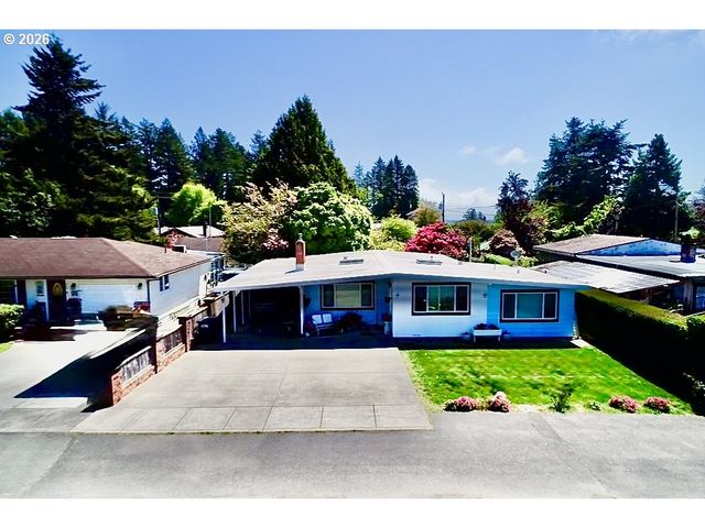433 FIR St, Brookings, OR 97415