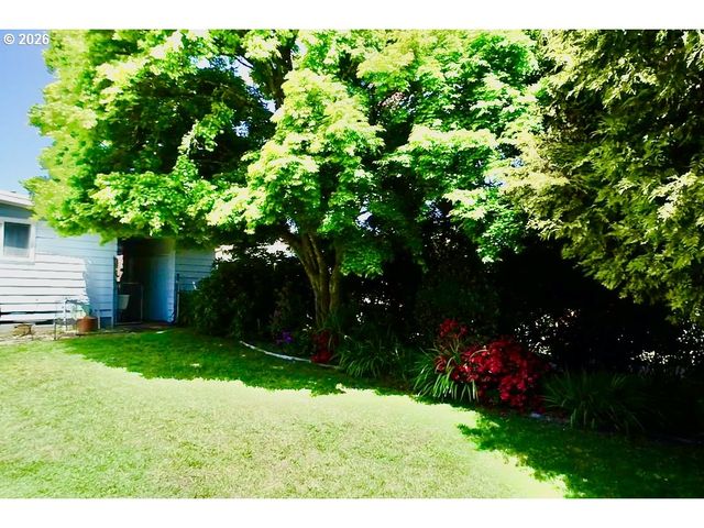 433 FIR St, Brookings, OR 97415