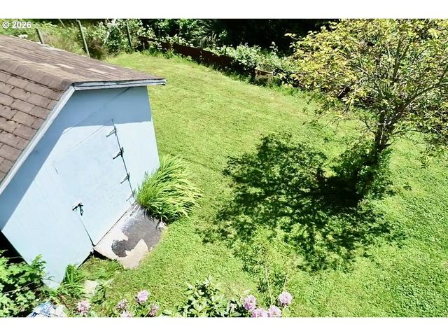 433 FIR St, Brookings, OR 97415