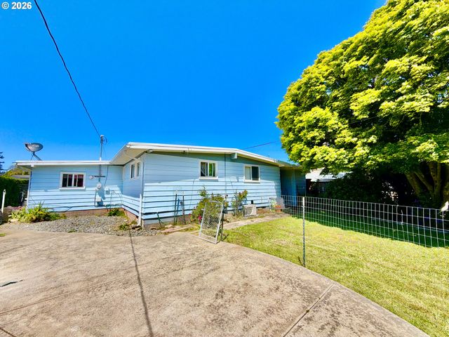 433 FIR St, Brookings, OR 97415