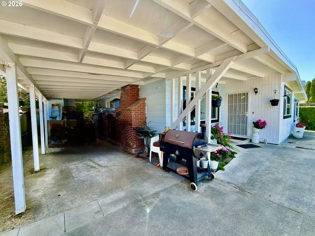 433 FIR St, Brookings, OR 97415