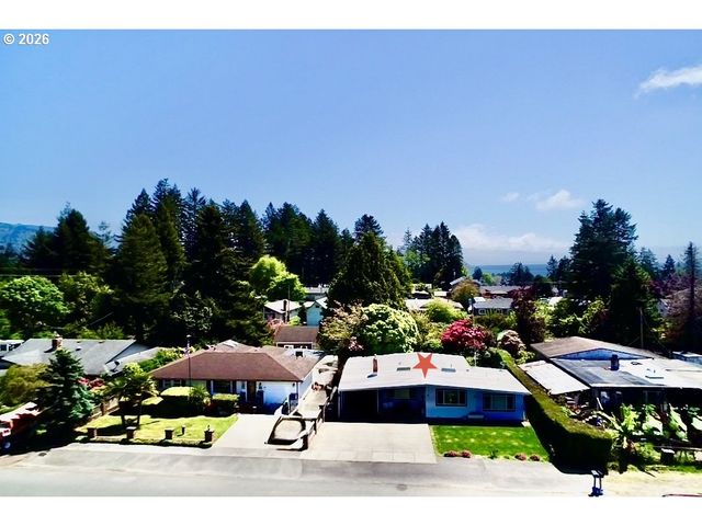433 FIR St, Brookings, OR 97415