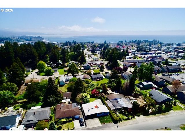 433 FIR St, Brookings, OR 97415