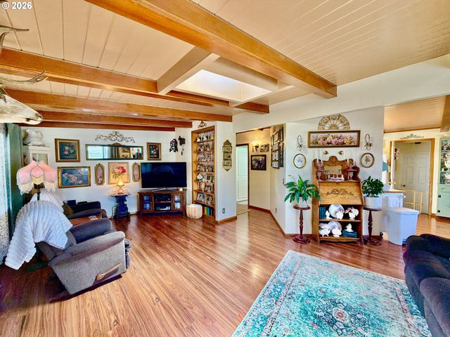 433 FIR St, Brookings, OR 97415