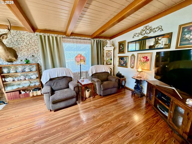 433 FIR St, Brookings, OR 97415