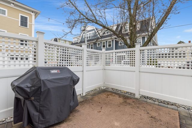 43 Cornwall St Apt B, Portsmouth, NH 03801