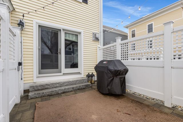 43 Cornwall St Apt B, Portsmouth, NH 03801